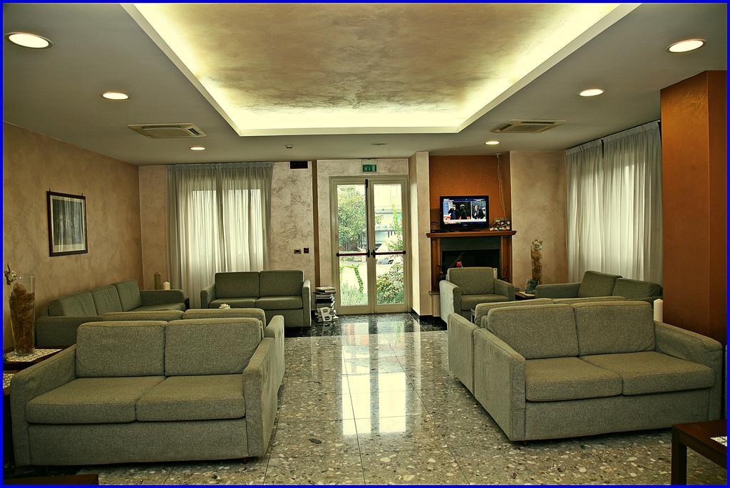 Hotel Meeting Ciampino Exterior foto