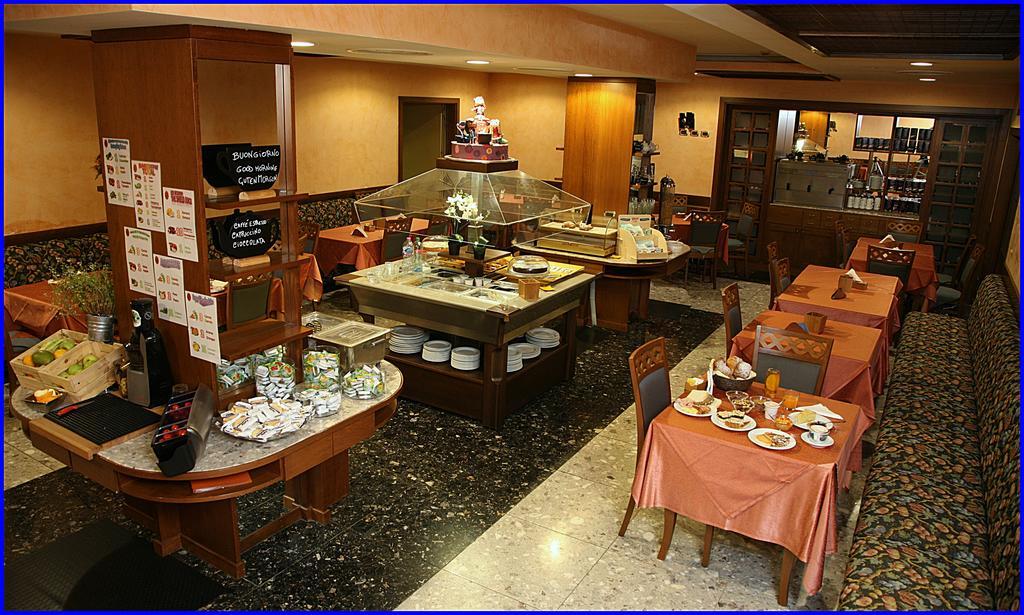 Hotel Meeting Ciampino Exterior foto